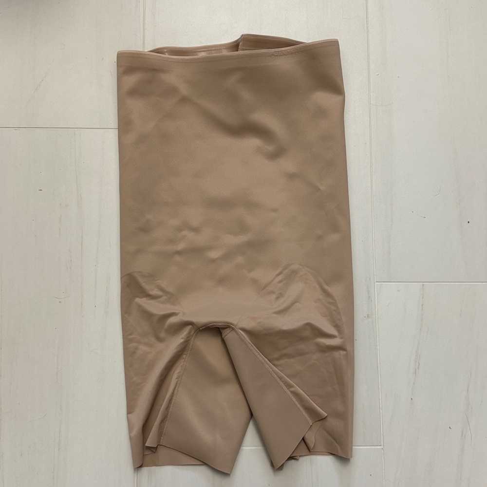 Chantelle Basic Shaping High-Waisted Long Leg Sha… - image 1